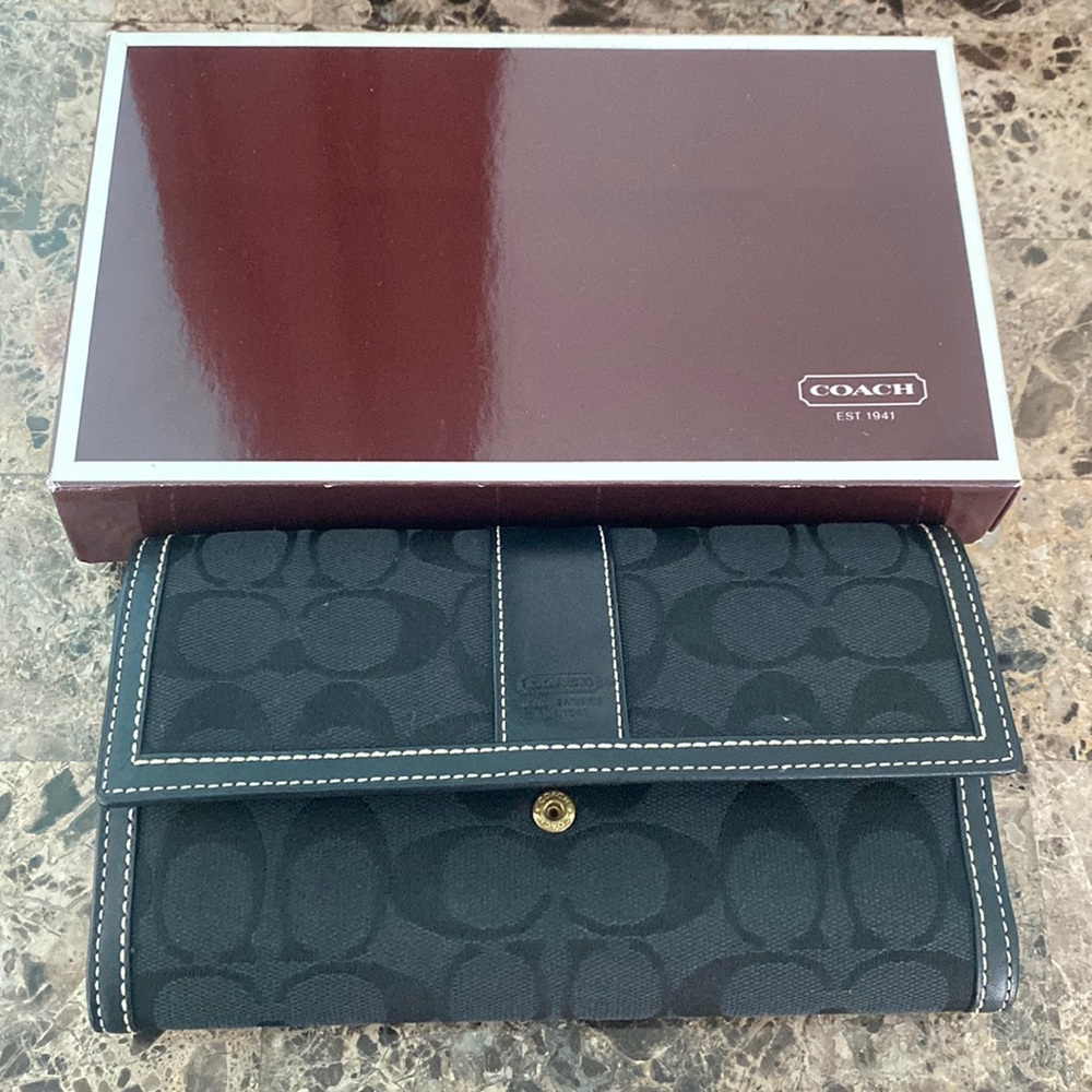 Coach wallet new authentic box and receipt included